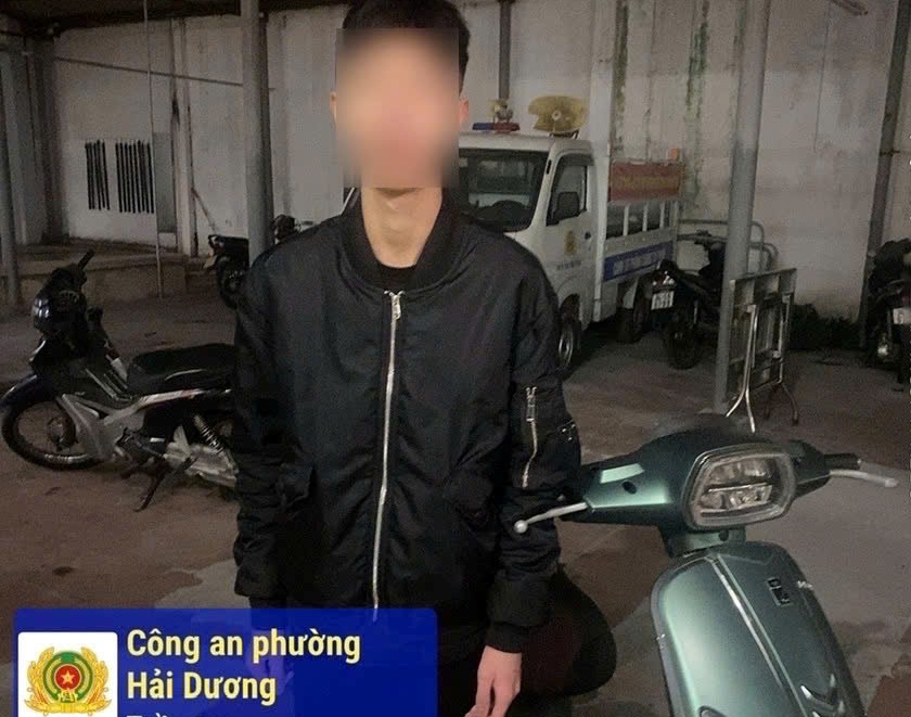 Công an phường Hải Dương xác minh, trao trả xe đạp điện cho người dân